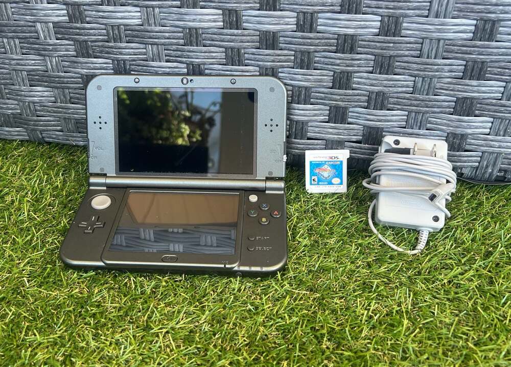 Nintendo New 3DS XL  Black Handheld Console with Charger and Game